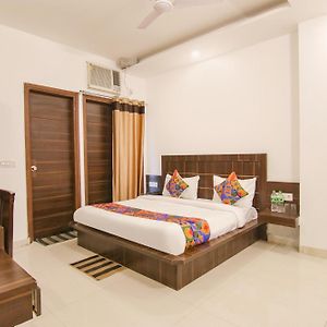 Fabhotel Aerosky Inn - Nr Yashobhoomi Convention Centre